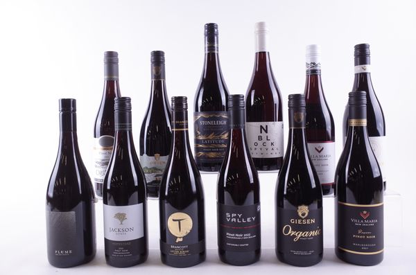 TWELVE BOTTLES NEW ZEALAND PINOT NOIR