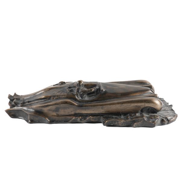 AN ART DECO STYLE COLD CAST BRONZE AND RESIN COMPOSITE MODEL OF A JAGUAR XK120