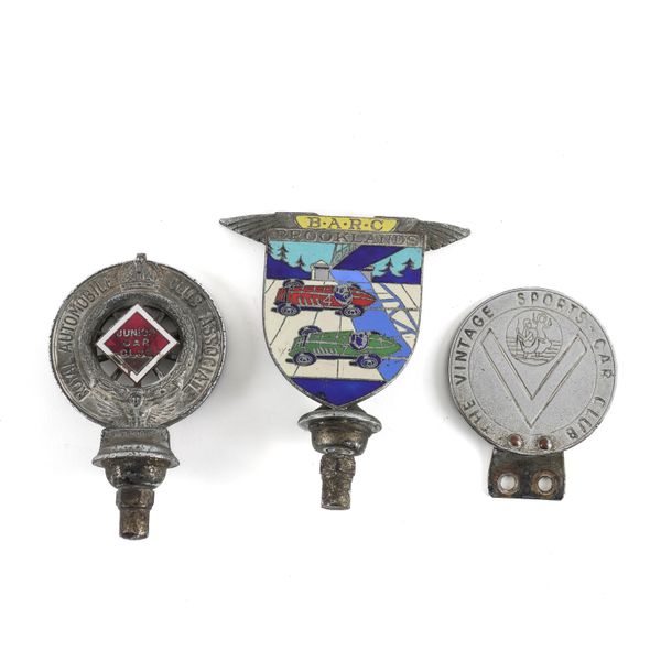 A 1930S BARC BROOKLANDS ENAMEL MEMBER'S BADGE (3)