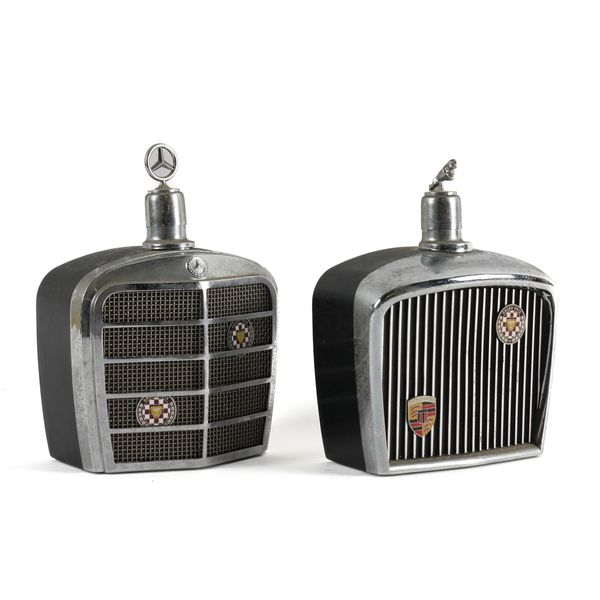 A DRINK FLASK FORMED AS A MERCEDES GRILLE (2)