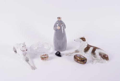 A GROUP OF CONTINENTAL PORCELAIN (7)