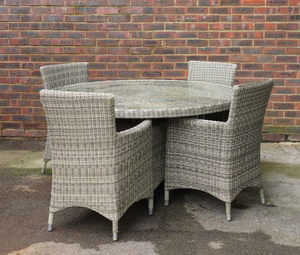 A MODERN FAUX RATTAN CIRCULAR GARDEN TABLE (5)