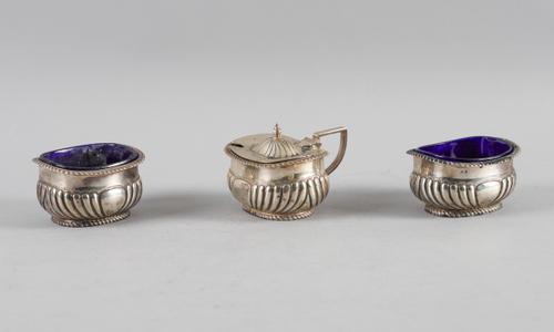 A SILVER MUSTARD POT AND A PAIR OF MATCHING SILVER SALTS (3)