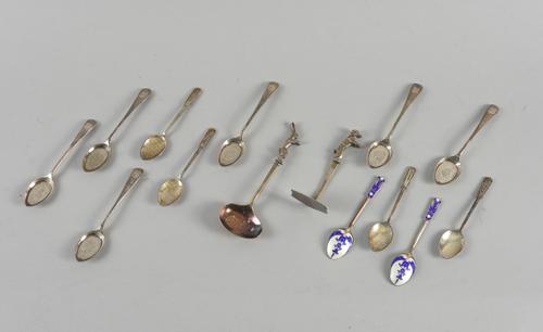 A GROUP OF SILVER FLATWARE