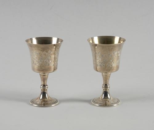 A PAIR OF SILVER GOBLETS (2)