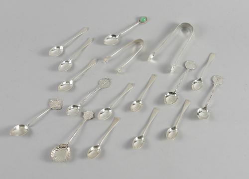 A GROUP OF SILVER AND FOREIGN FLATWARE (17)