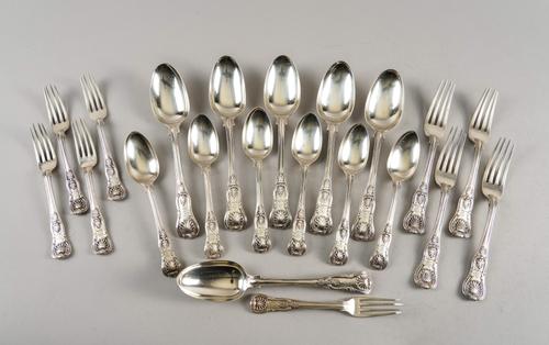 A GROUP OF SILVER KING'S PATTERN TABLE FLATWARE (21)