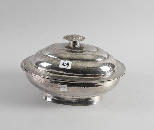 AN OVAL VEGETABLE DISH AND COVER
