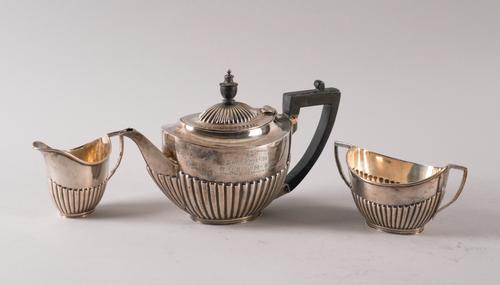 A SILVER THREE PIECE TEA SET (3)