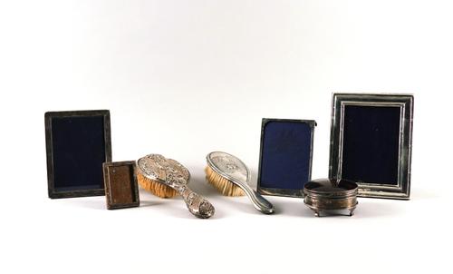 A GROUP OF FOUR SILVER MOUNTED PHOTOGRAPH FRAMES AND THREE FURTHER ITEMS (7)