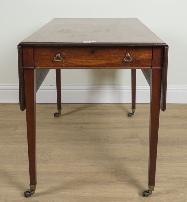 GILLOWS LANCASTER; AN EARLY 19TH CENTURY MAHOGANY DROP FLAP PEMBROKE TABLE