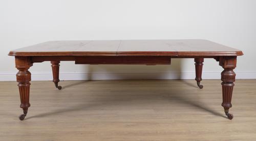 A VICTORIAN MAHOGANY EXTENDING DINING TABLE