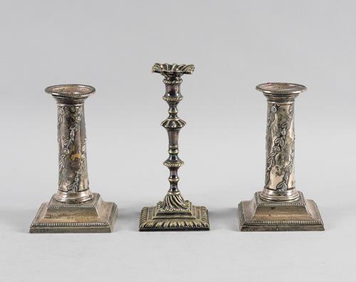 A PAIR OF SILVER CANDLESTICKS AND A PLATED TAPER STICK (3)