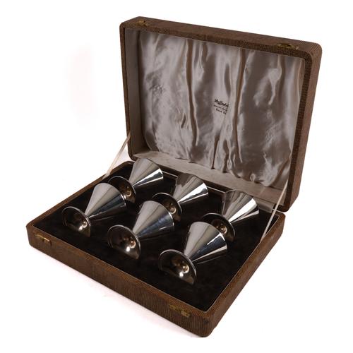 A SET OF SIX STERLING SILVER COCKTAIL CUPS (6)