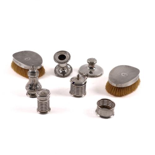 A GROUP OF SILVER AND SILVER MOUNTED WARES (8)