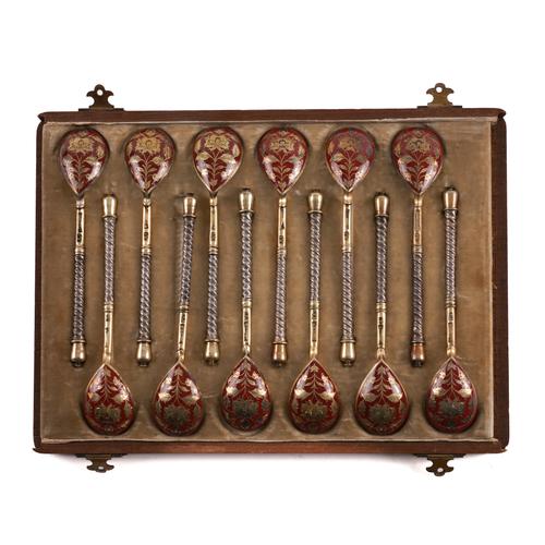 A SET OF TWELVE RUSSIAN SILVER GILT AND RED ENAMELLED TEASPOONS