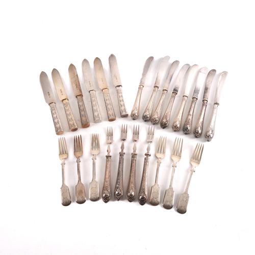 A GROUP OF TABLE FLATWARE (24)