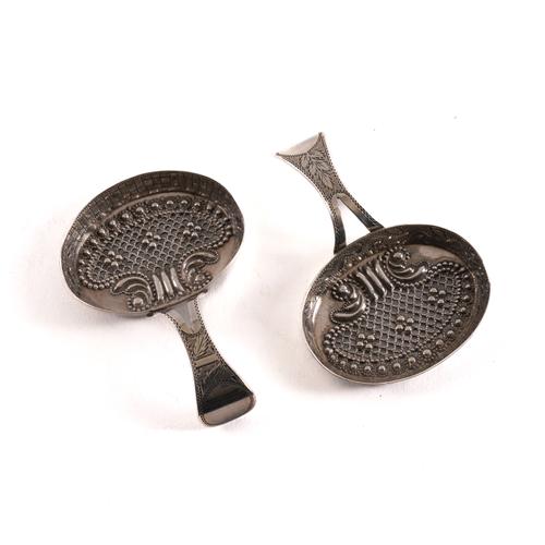 A PAIR OF FILIGREE SILVER CADDY SPOONS (2)