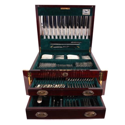 A CARRS 2000  SILVER CANTEEN OF TABLE FLATWARE FOR TWELVE PLACE SETTINGS