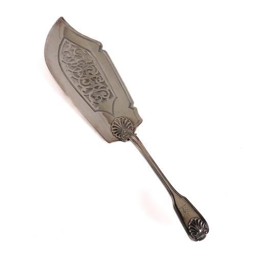 A VICTORIAN SILVER FIDDLE, THREAD AND SHELL PATTERN FISH SLICE