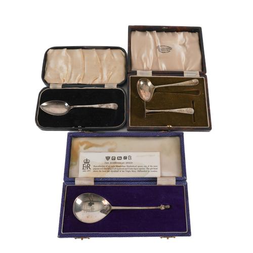 THREE ITEMS OF CASED SILVER (3)