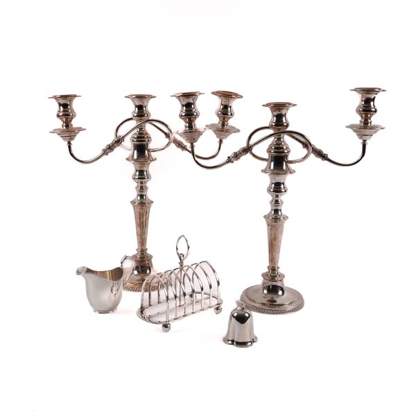 A GROUP OF PLATED WARES  (5)