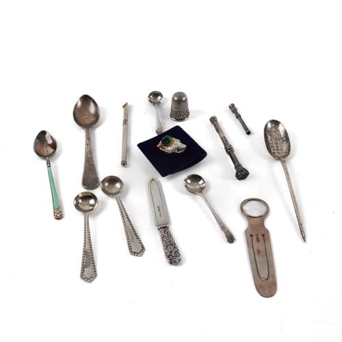 A GROUP OF SILVER AND SILVER MOUNTED WARES (14)