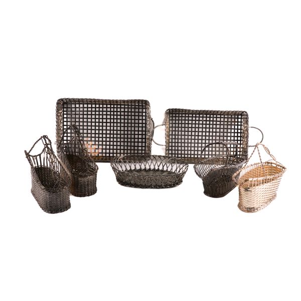 A GROUP OF PLATED WOVEN WARES (7)
