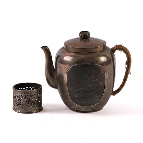 AN ASIAN TEAPOT AND AN ASIAN NAPKIN RING (2)