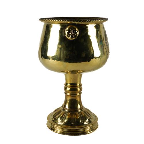 AN EDWARDIAN BRASS JARDINIERE OR ICE BUCKET