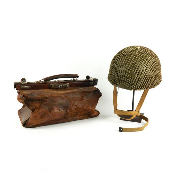 A WW2 BRITISH PARATROOPER OR DISPATCH RIDER HELMET