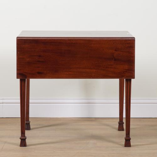 A MID 18TH CENTURY MAHOGANY DROP FLAP SUPPER TABLE