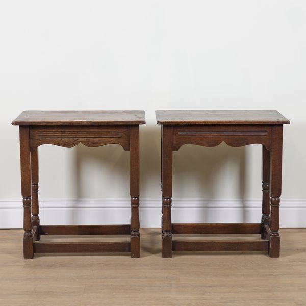 A PAIR OF 18TH CENTURY STYLE OAK SIDE TABLES (2)