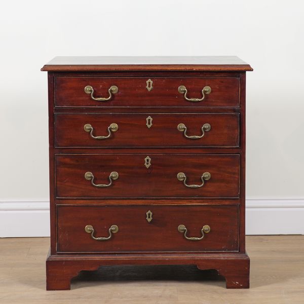 AN 18TH CENTURY STYLE MAHOGANY CHEST OF DRAWERS