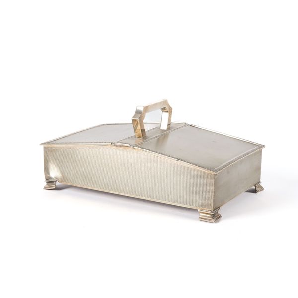 A SILVER TWIN COMPARTMENT TABLE CIGARETTE BOX