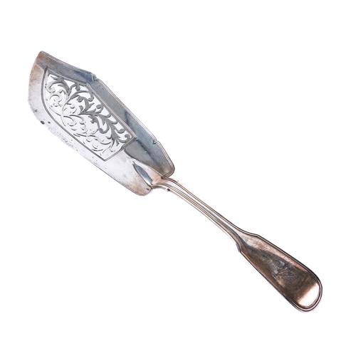 A VICTORIAN DOUBLE STRUCK AND FIDDLE AND THREAD PATTERN FISH SLICE
