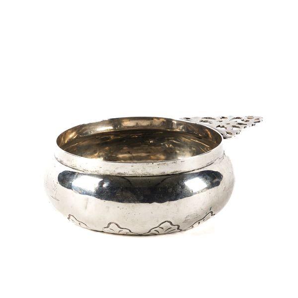A VICTORIAN SILVER CIRCULAR BOWL