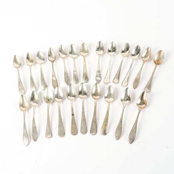 A GROUP OF EUROPEAN TEASPOONS (23)
