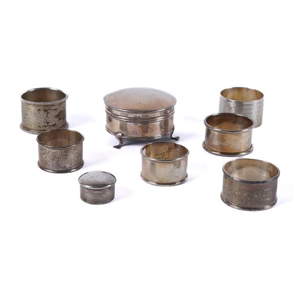 A GROUP OF SILVER AND SILVER MOUNTED WARES (8)