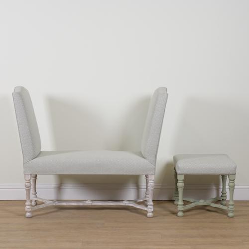 A 20TH CENTURY UPHOLSTERED WINDOW SEAT (2)