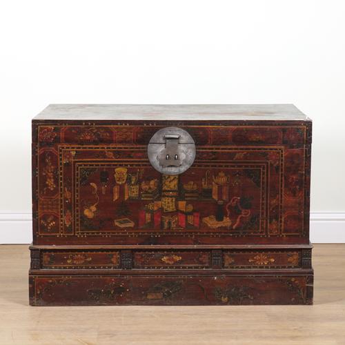 A 20TH CENTURY CHINESE LACQUERED HARDWOOD LIFT TOP TRUNK