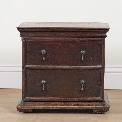 A 17TH CENTURY OAK BOX COMMODE