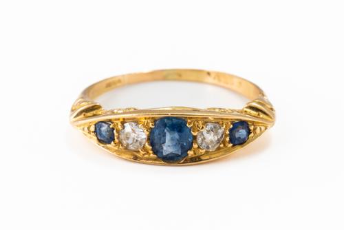 A SAPPHIRE AND DIAMOND FIVE STONE RING