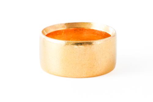 A 22CT GOLD WIDE BAND WEDDING RING