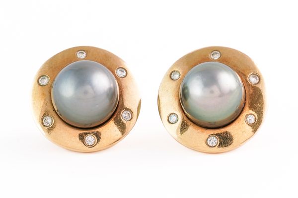 A PAIR OF GOLD, GREY TINTED CULTURED PEARL AND DIAMOND EARCLIPS