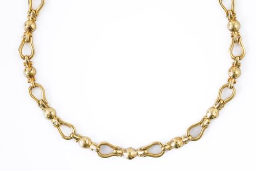 A GOLD NECKLACE