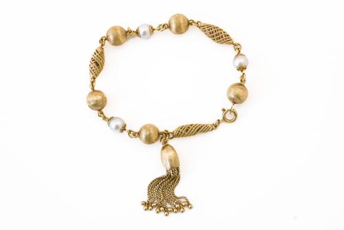 AN 18CT PEARL FANCY LINK BRACELET