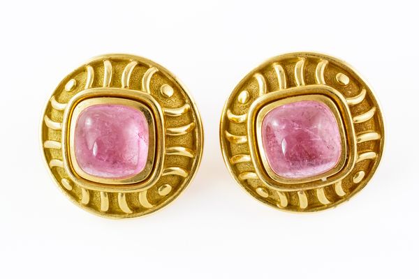 A DE VROOMEN PAIR OF 18CT GOLD AND CABOCHON PINK TOURMALINE EARCLIPS