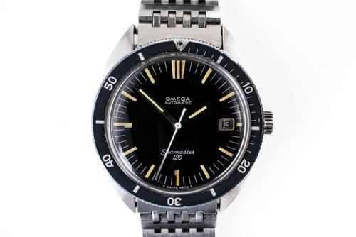 AN OMEGA SEAMASTER 120 AUTOMATIC GENTLEMAN'S STEEL BRACELET WRISTWATCH