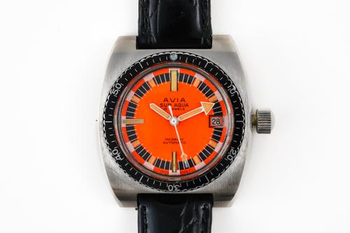 A STAINLESS STEEL CASED AVIA SUB AQUA GENTLEMAN'S WRISTWATCH